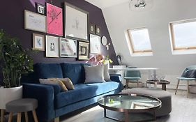 Bright And Homely 1 Bedroom Rooftop Apartment In The Marais In Paris